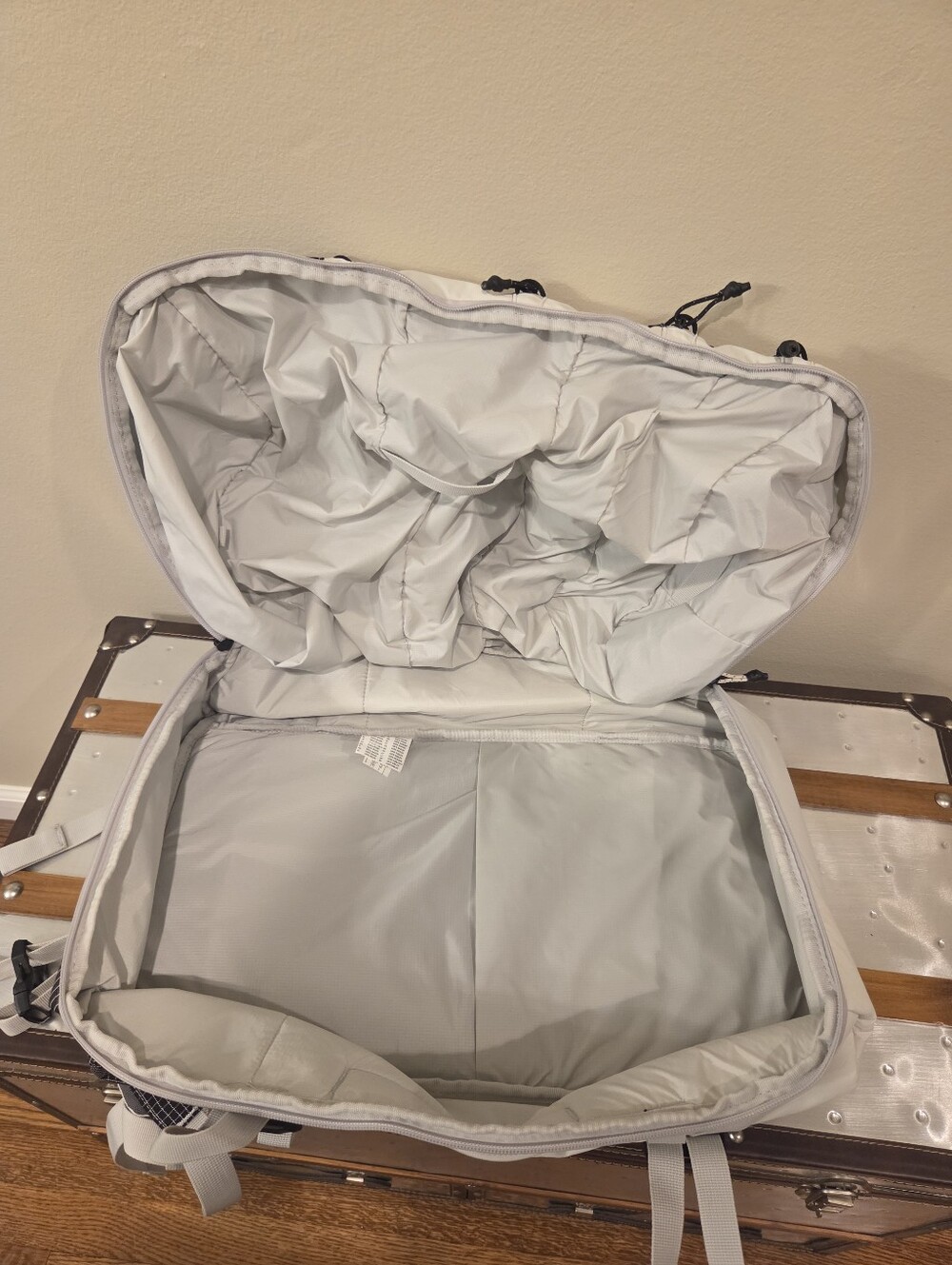 Matador SEG28 Carryon Compliant 28L Backpack in Artic White - Picture 6 of 8